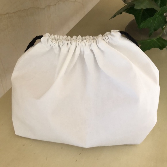 CHANEL white cotton canvas drawstring pouch cosmetic bag storage bag - AUTHENTIC - Picture 4 of 16
